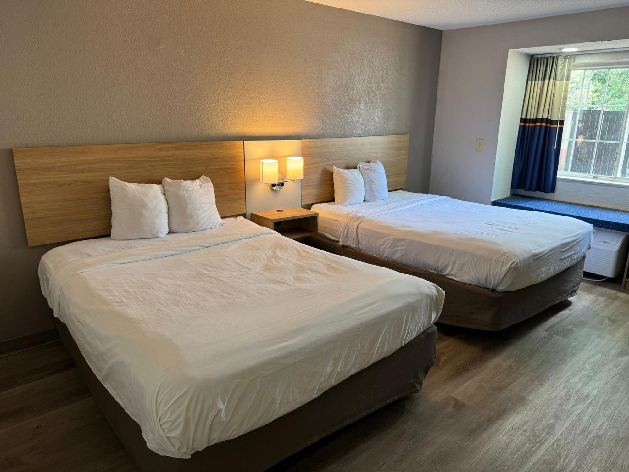 Microtel Inn By Wyndham Уинстон-Сейлем Экстерьер фото